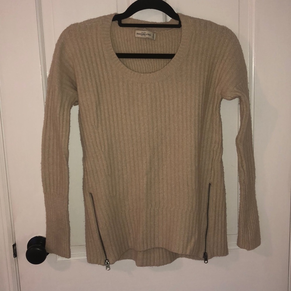 A&F beige sweater with zipper detailing